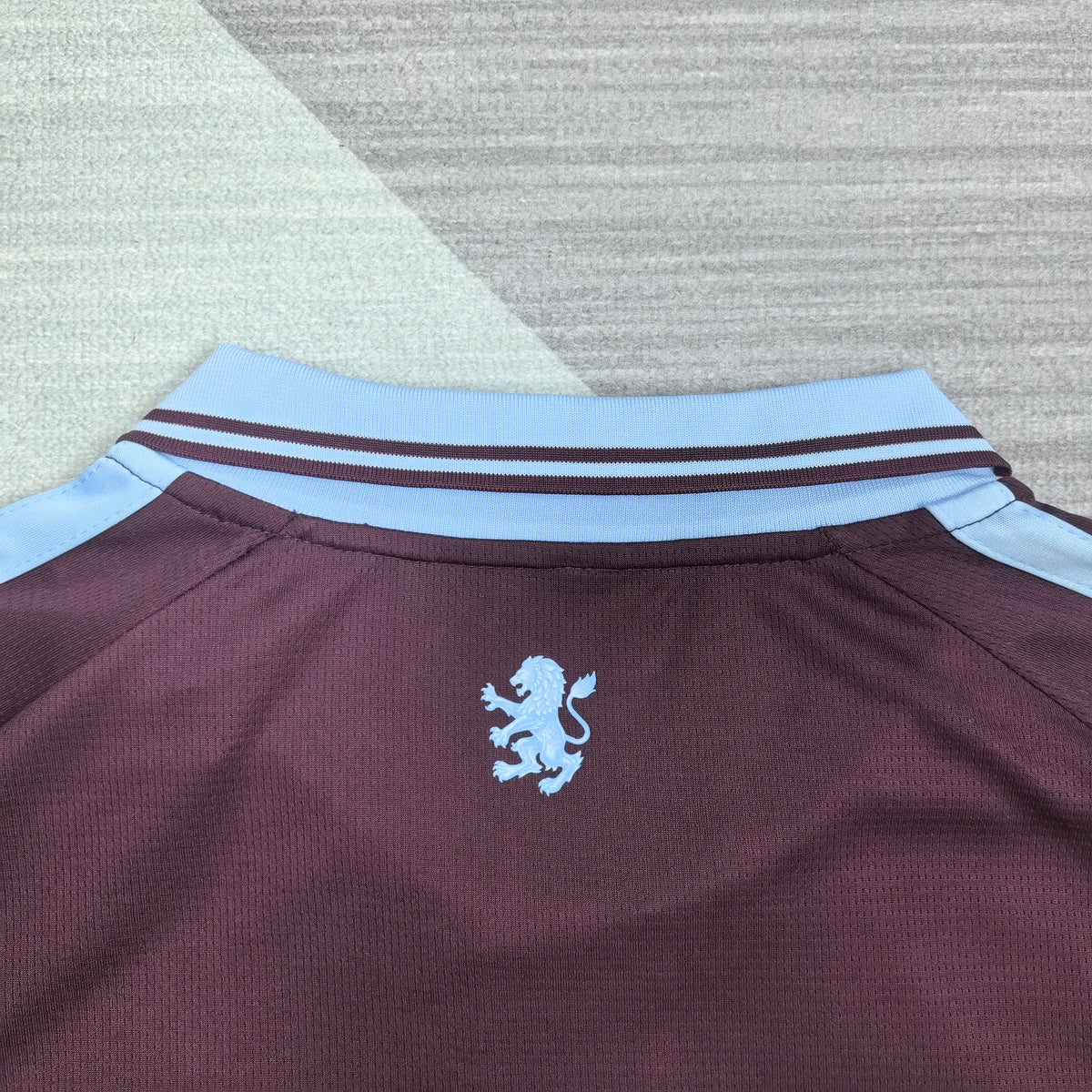Aston Villa Domicile 2026-2027 – photo 5