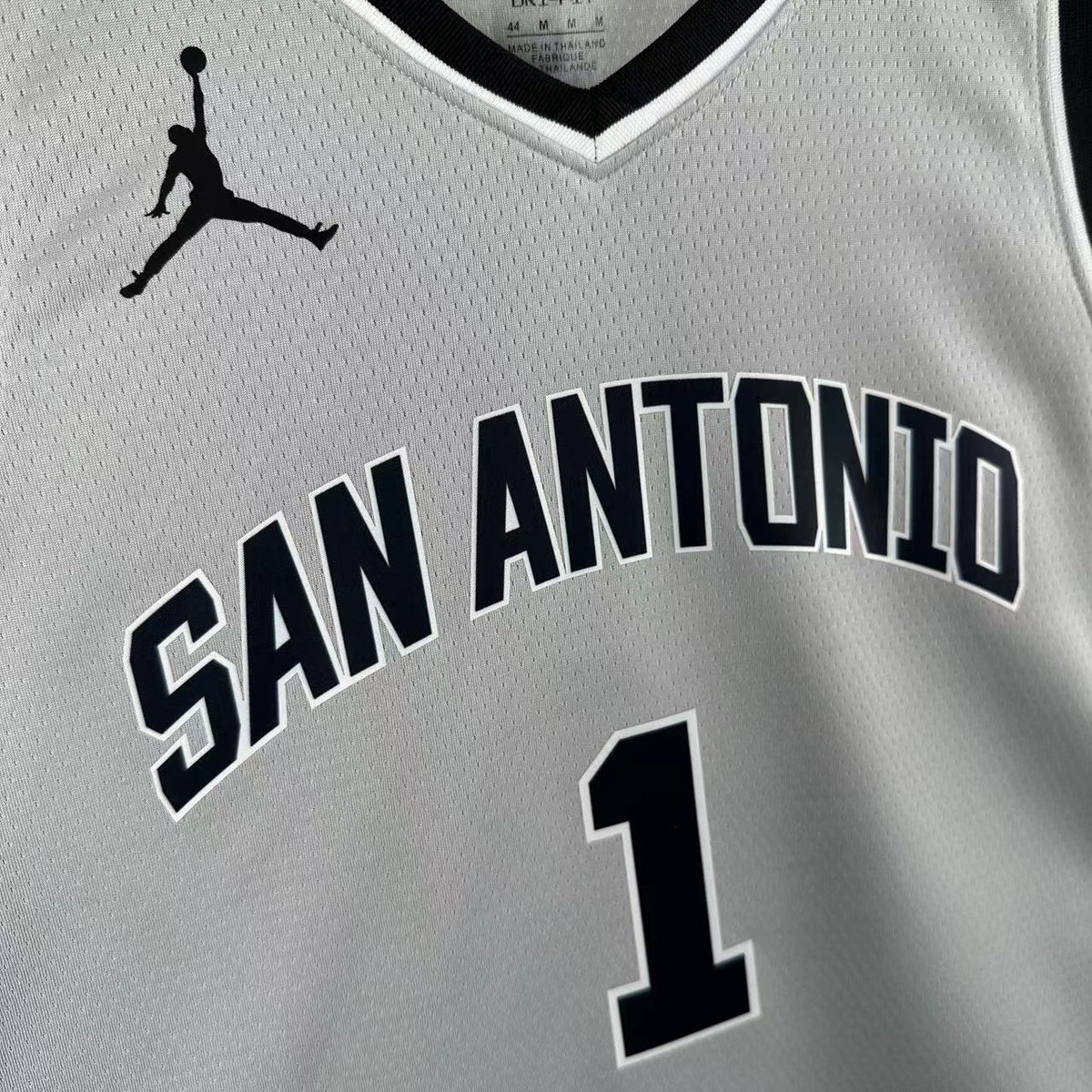 Maillot San Antonio Spurs n° 1 – Édition spéciale Gris – photo 4