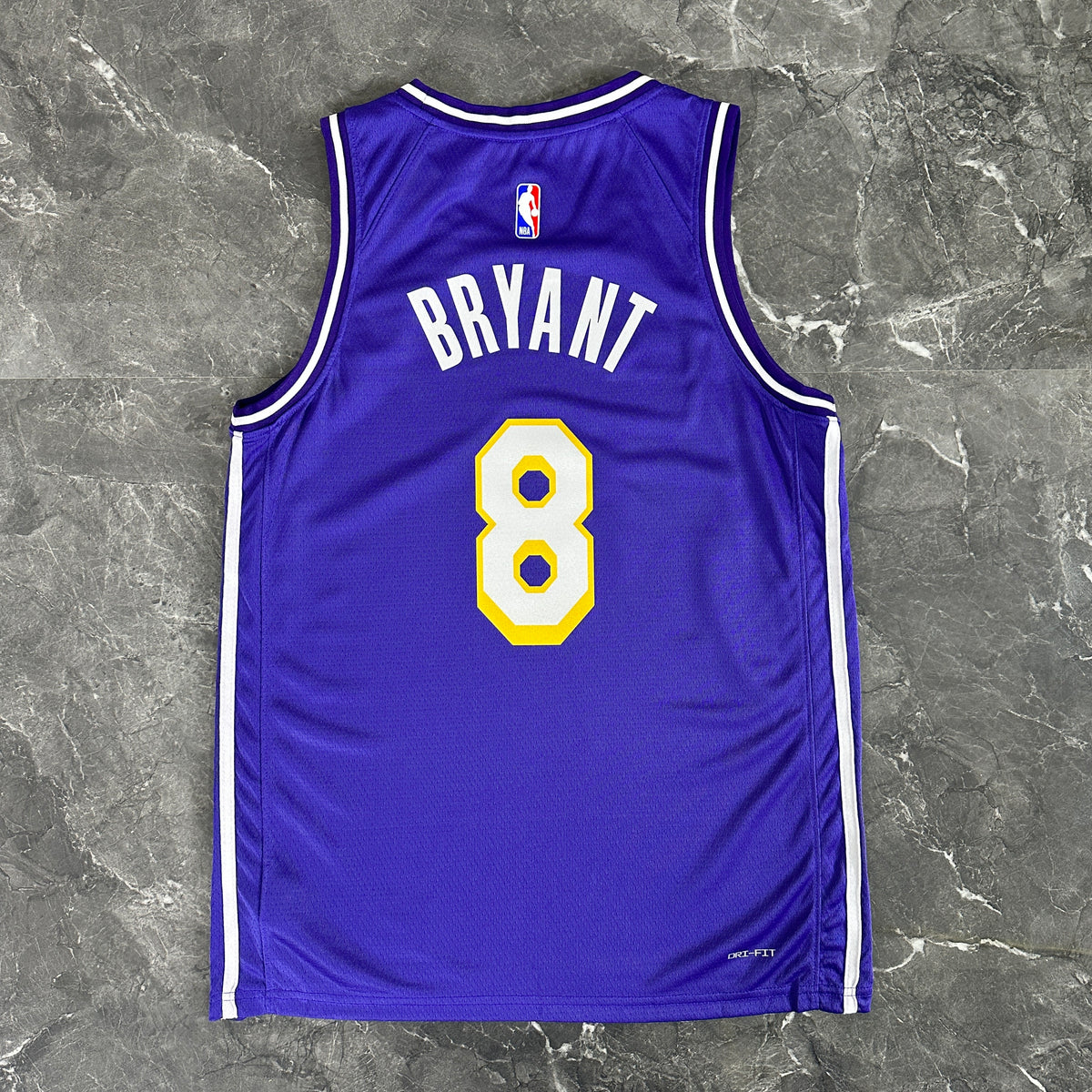 Maillot Los Angeles Lakers n° 8 – Édition spéciale – photo 12