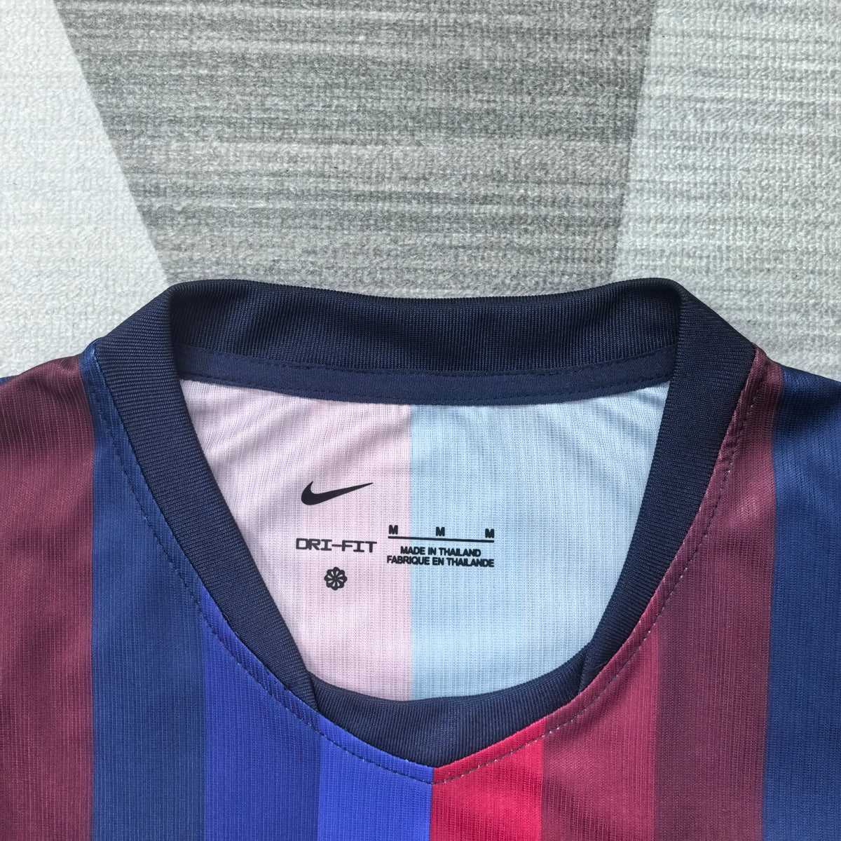 FC Barcelone Domicile 2026-2027 – Modèle 235416258 – photo 2