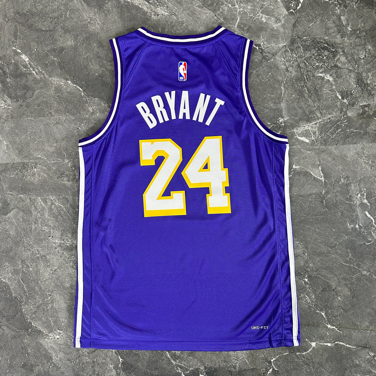 Maillot Los Angeles Lakers n° 24 – Édition spéciale – photo 12