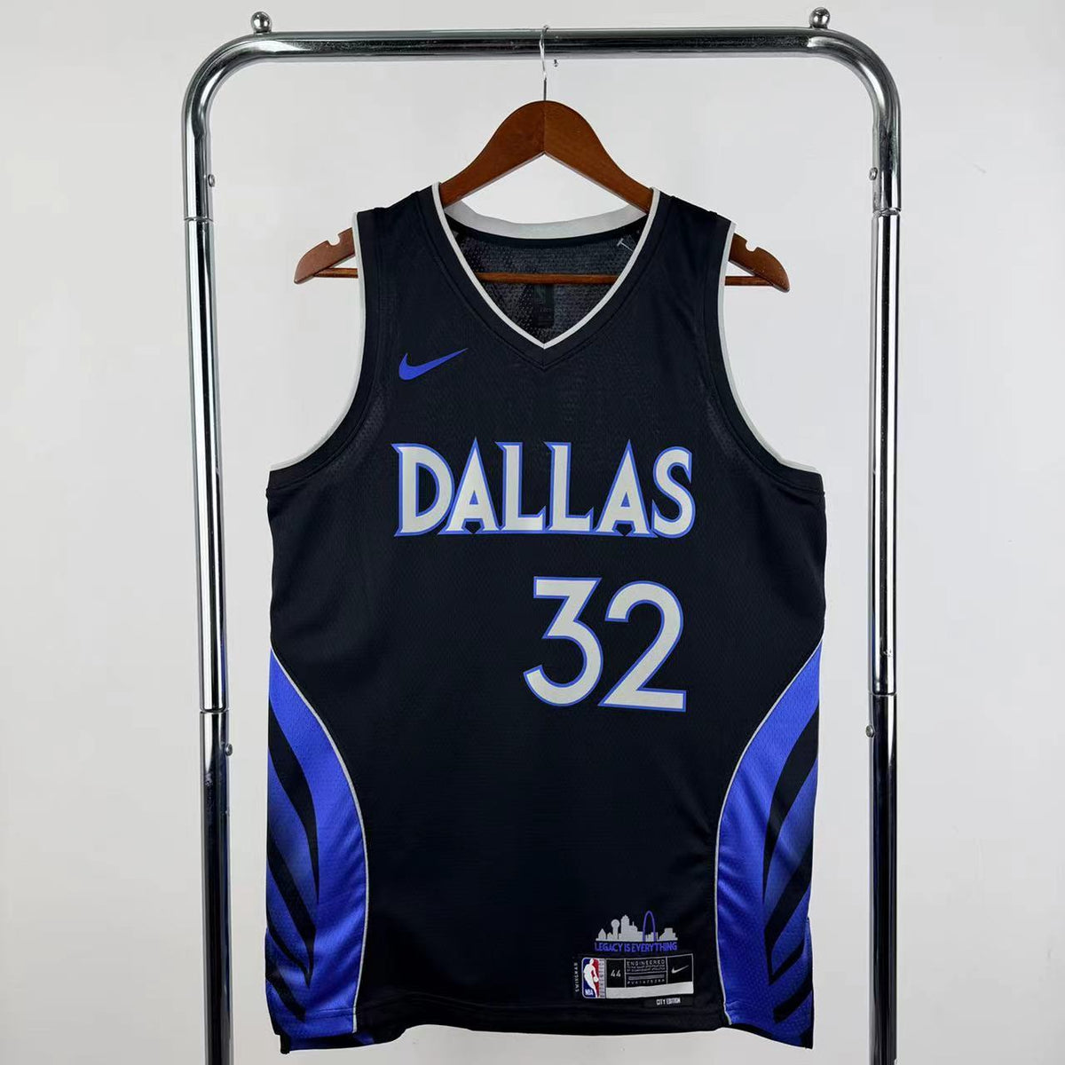 Maillot Dallas Mavericks n° 32 – Édition Ville – photo 1
