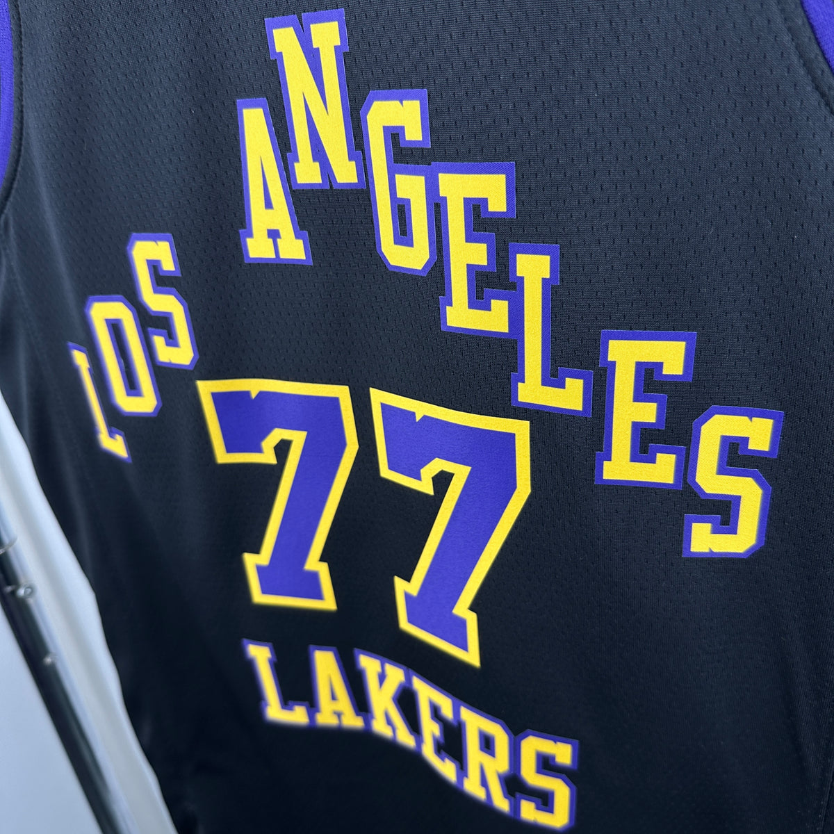 Maillot Los Angeles Lakers n° 77 – Édition Ville – photo 6