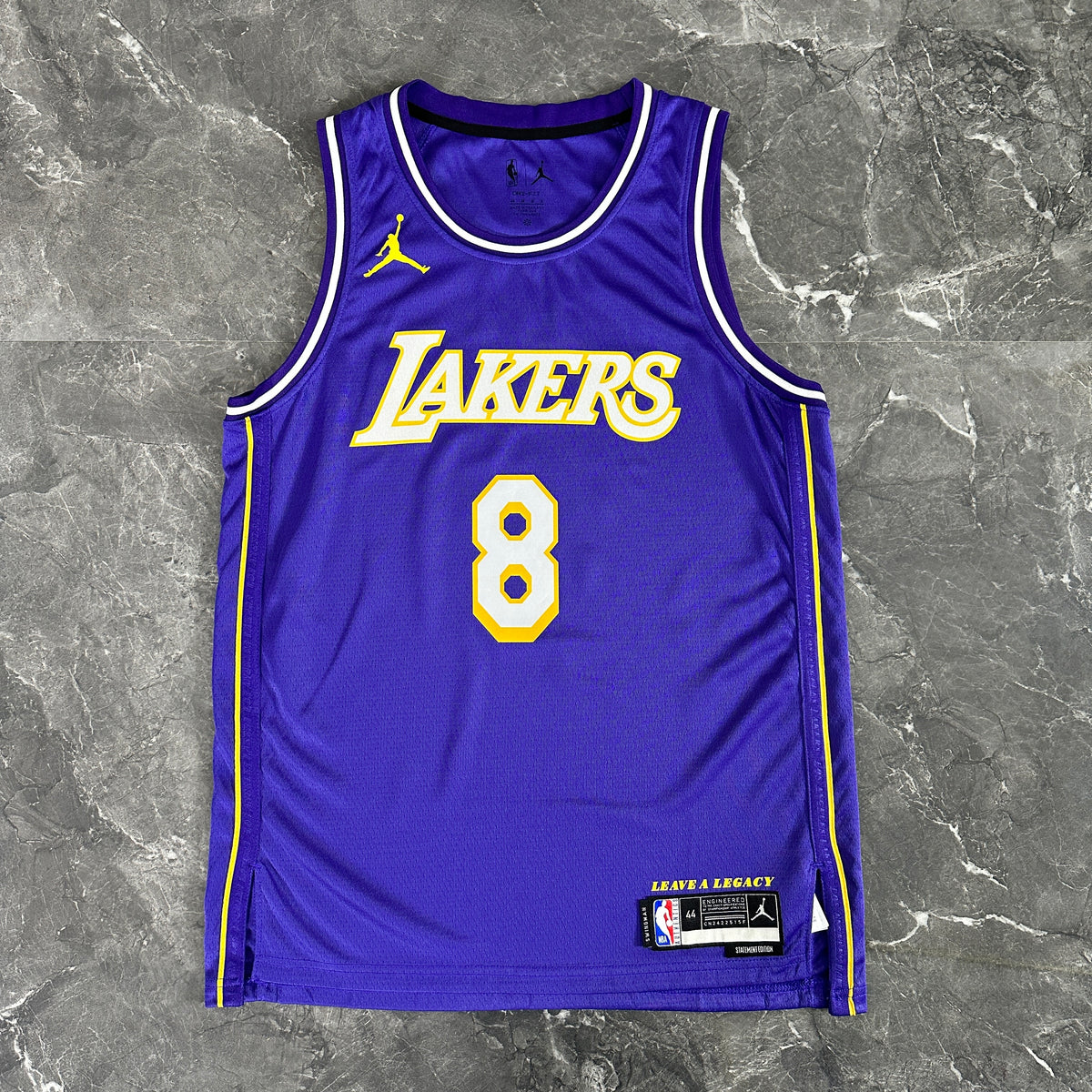 Maillot Los Angeles Lakers n° 8 – Édition spéciale – photo 11