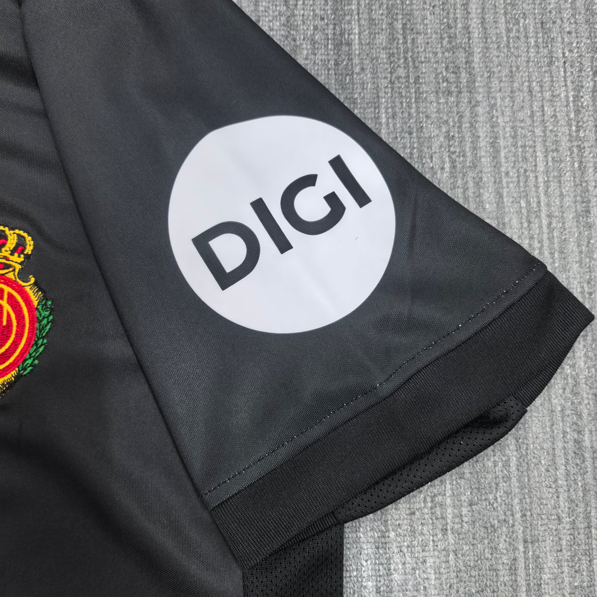 RCD Majorque Rouge et noir Domicile 2026 – photo 7