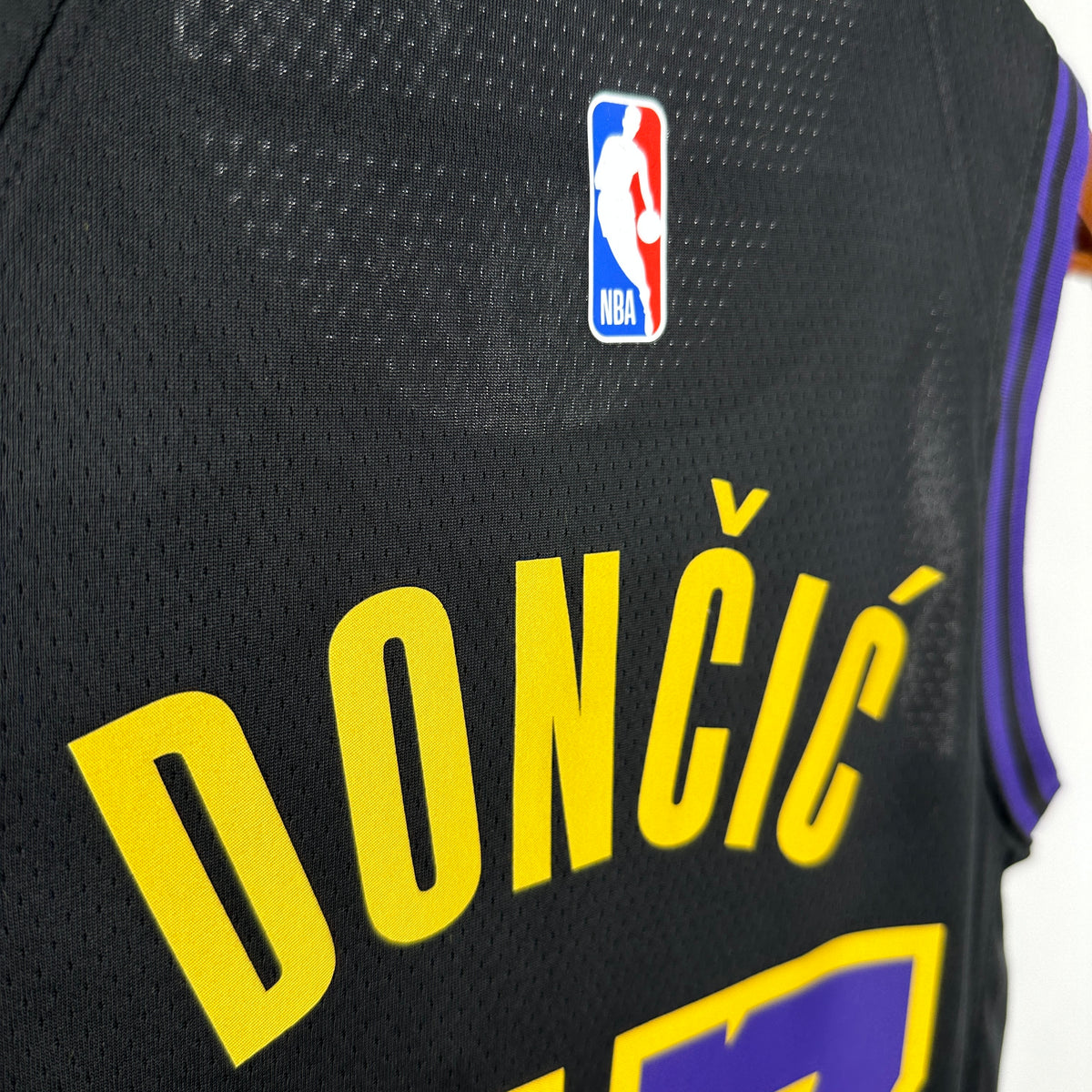 Maillot Los Angeles Lakers n° 77 – Édition Ville – photo 3